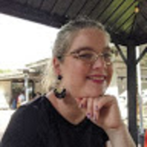 Meet your Posher, Alison - Picture 1 of 1